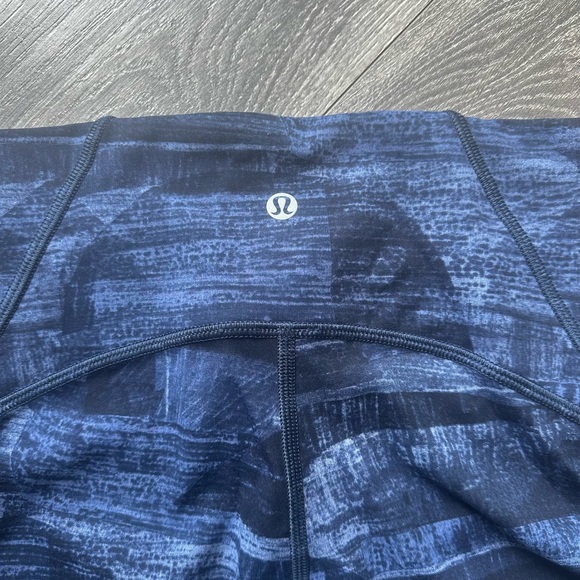Lululemon Train Times Crop (17")
Transition Multi Midnight Navy / Black - Picture 6 of 8